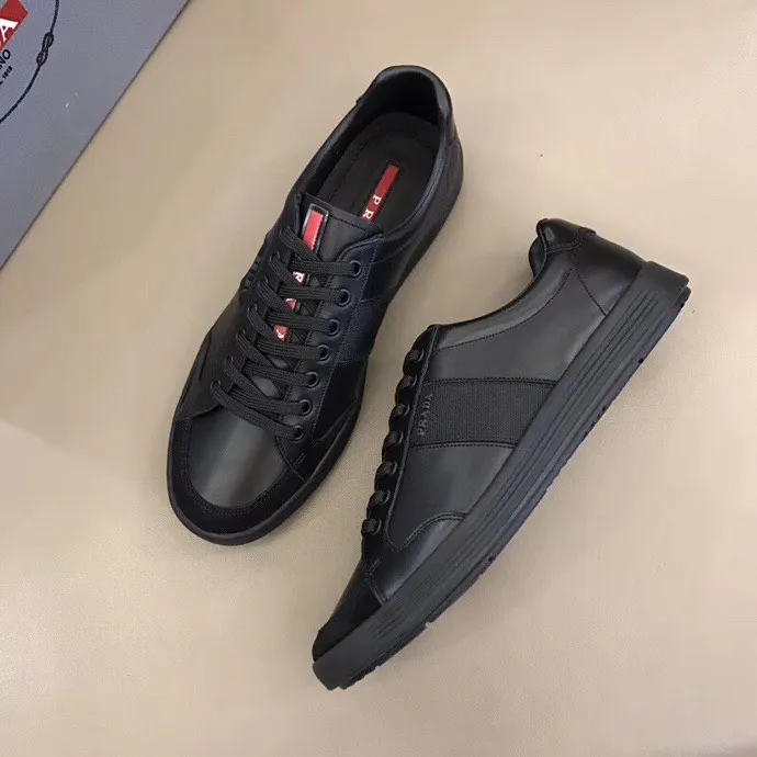 P400 Yuan Size: 38-45 Prada 2021 spring and summer men’s genuine leather sports shoes, the highest version on the market, any comparison is welcome🆚! The original leather has excellent texture and is super high-end! Fetal sheep lining imported from Italy, removable pad! Luxurious materials and fine workmanship, highly recommended!